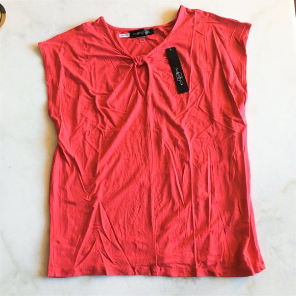 New! NWT August Silk red keyhole neck top / shirt / tee (M) short sleeve - Picture 1 of 5